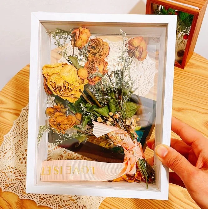 Comercio al por mayor de marco de fotos de madera hueca de arte de la flor de bastidor doble 3D Cuadro de acrílico transparente