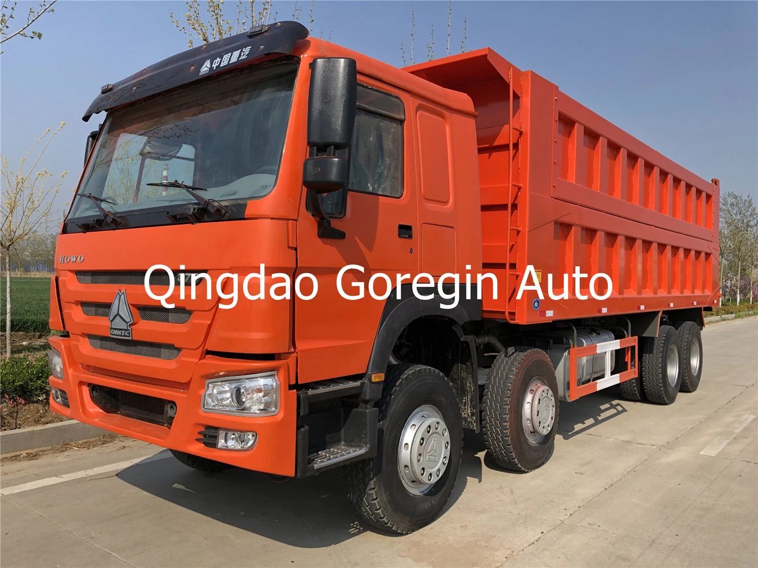 Second Hand Sinotruk HOWO 12 Wheels 371HP Tractor Truck Trailer Head Tractor Head Heavy Duty Trucks Tipper Truck 8X4 Dump Truck Hot Sale for Africa