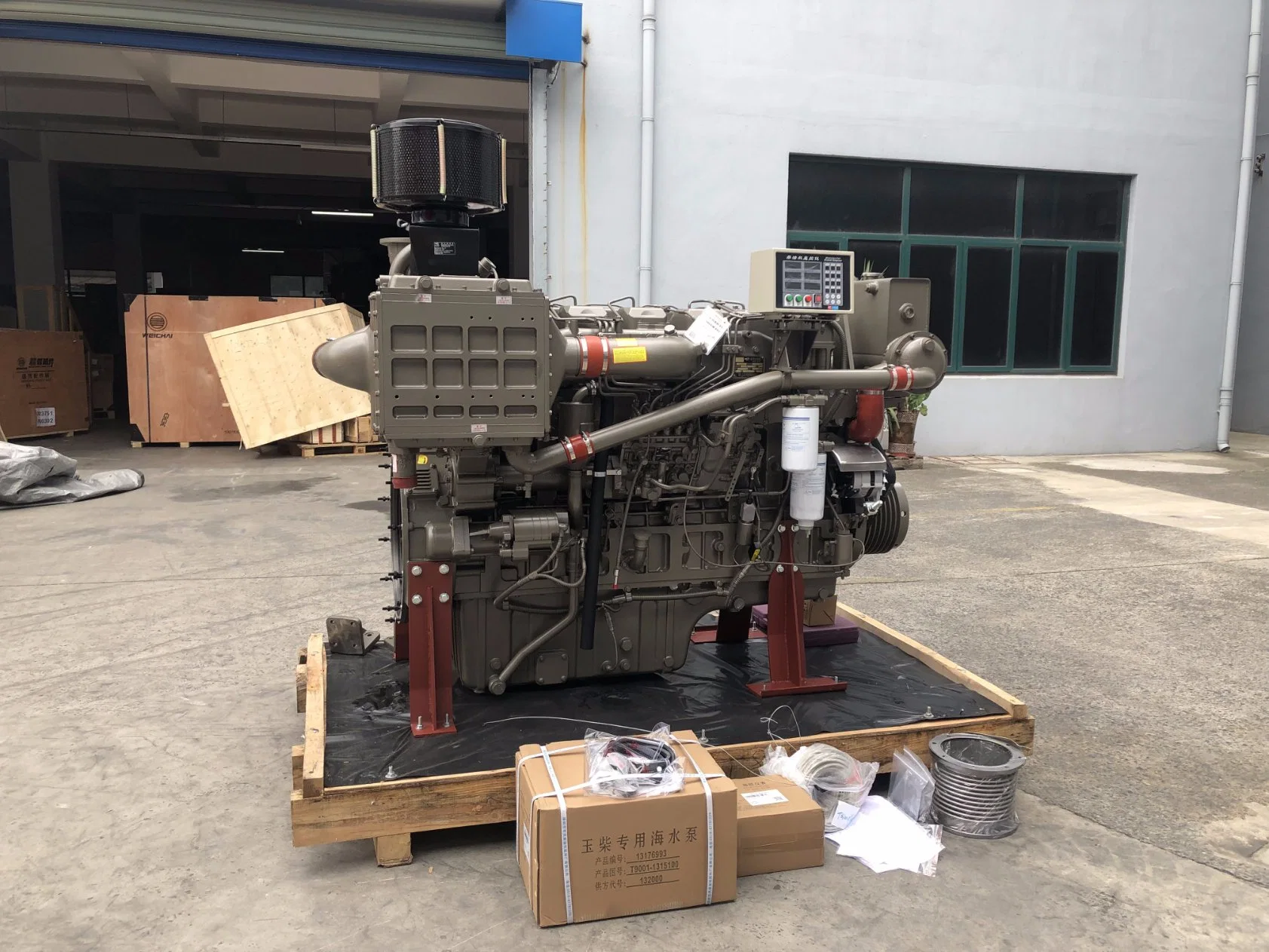 Genuine Water Cooling Yuchai Marine Diesel Engine Yc6c925L-C20