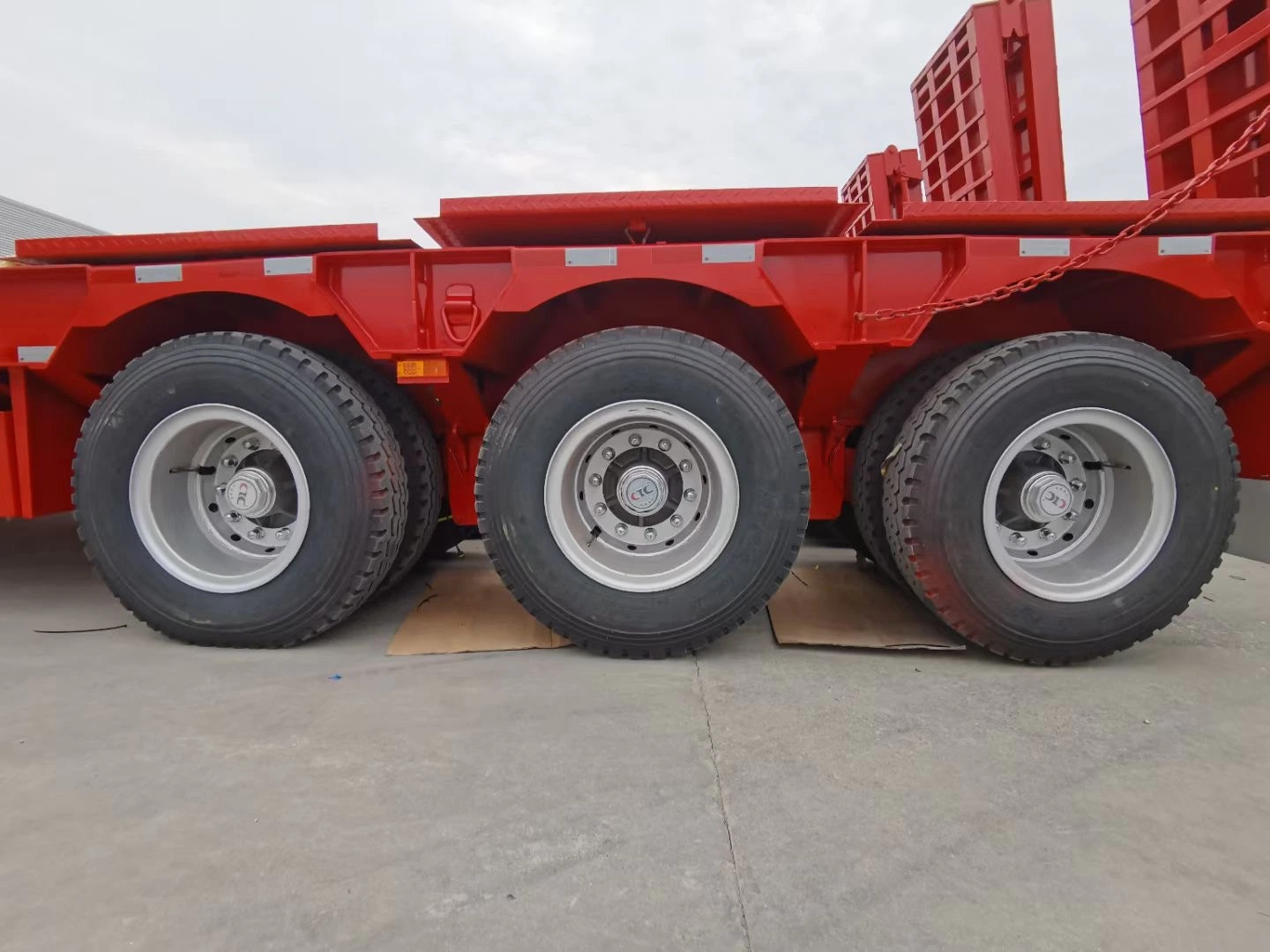 Heavy Duty Cargo 40 FT Platform Long Excavator Transport Lowbed Semi Truck Trailer