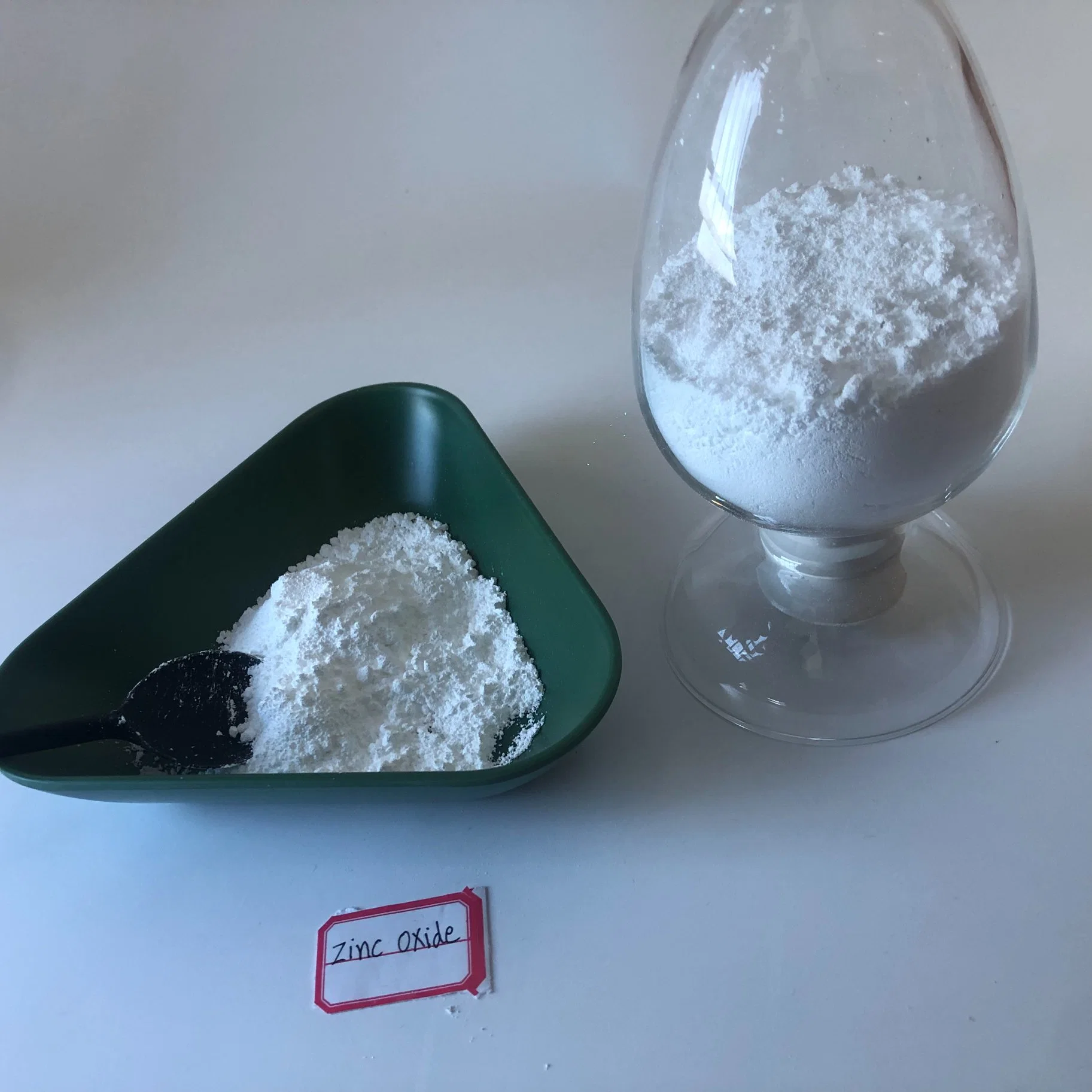 China Supplier 99.7% Zinc Oxide 1314-13-2 White Powder
