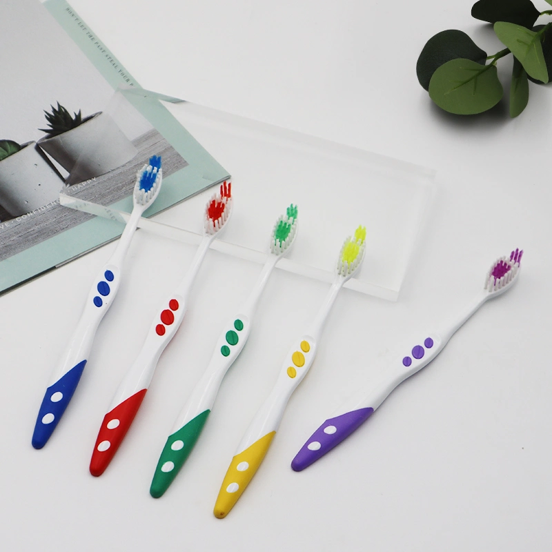 Design clássico adulto cuidados dos dentes com escova de cerdas macias/logotipo personalizado Prinitng