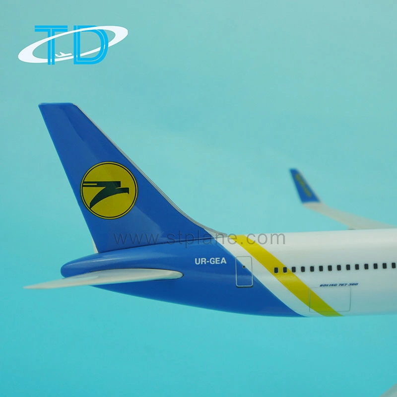 Boeing B767-300 Ukrainian Airlines 27cm 1 : Modèle 200 aéronefs d'affichage