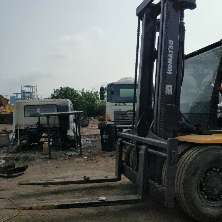 Used Komatsu Japan Used Forklift 15 Ton Diesel Fd30 for Sale in Shanghai Yard for Sale