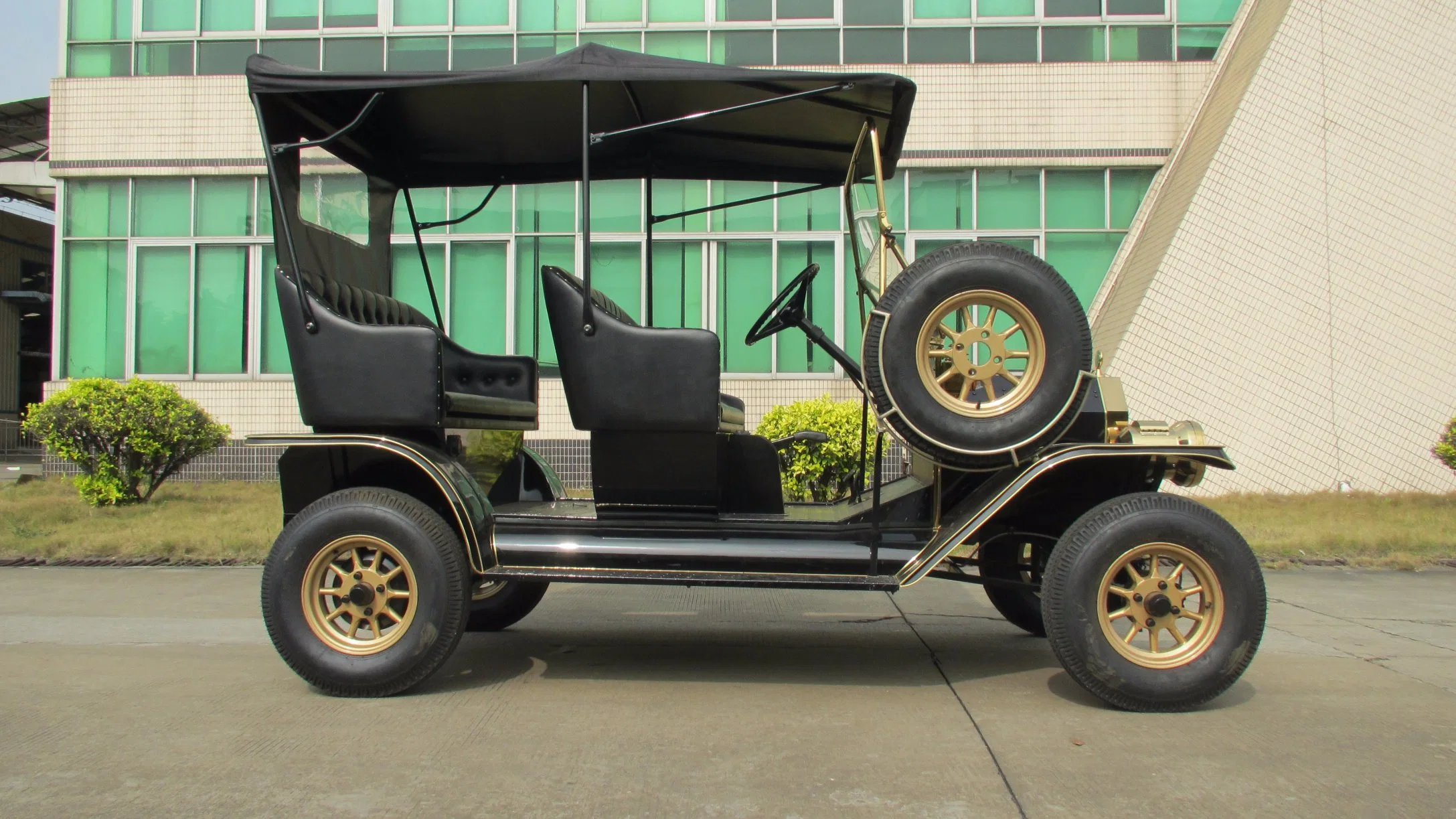 Club Hotel Use Electric Vintage Car with Ce