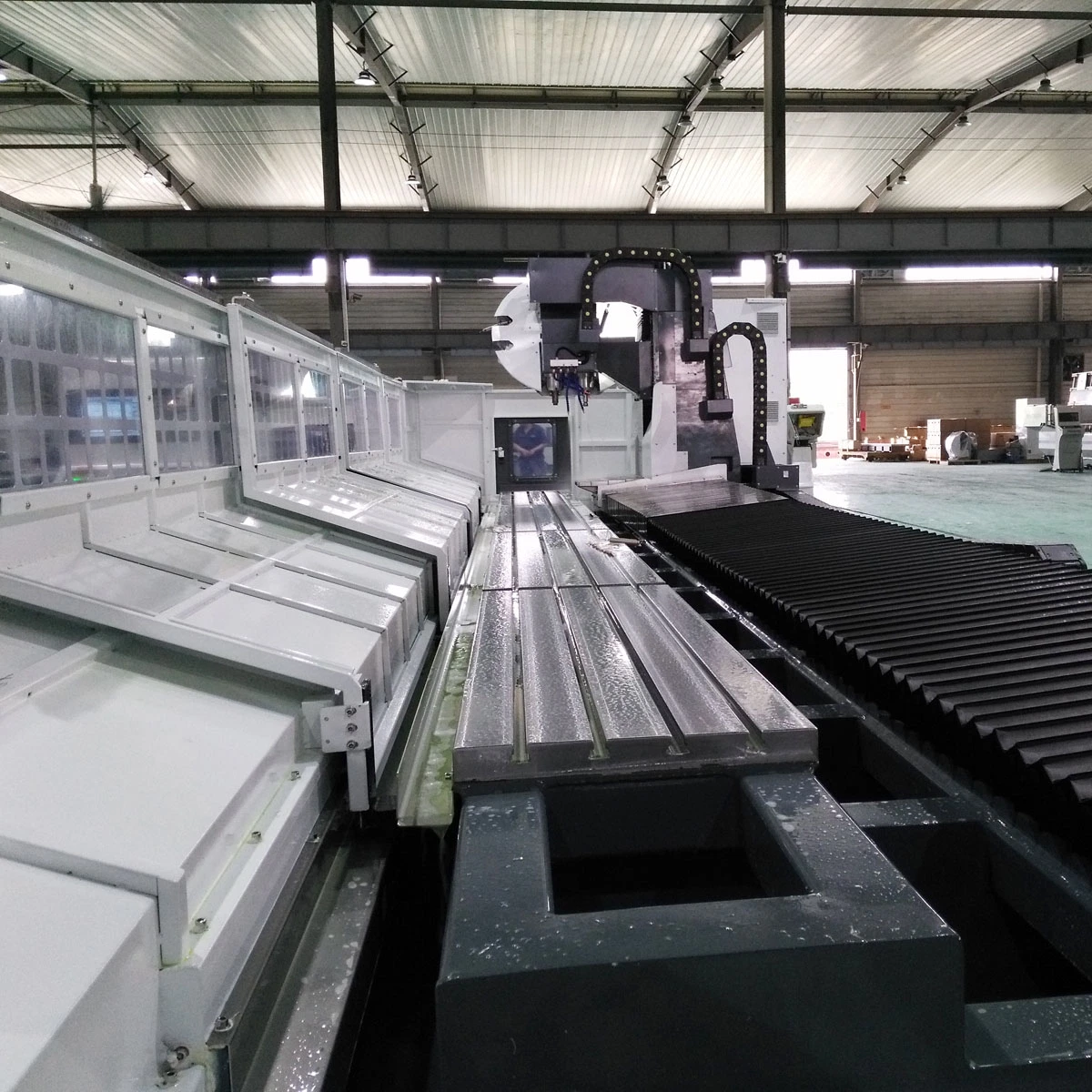 Long Travel CNC Machine Tool for Processing Aluminum or Steel Profiles