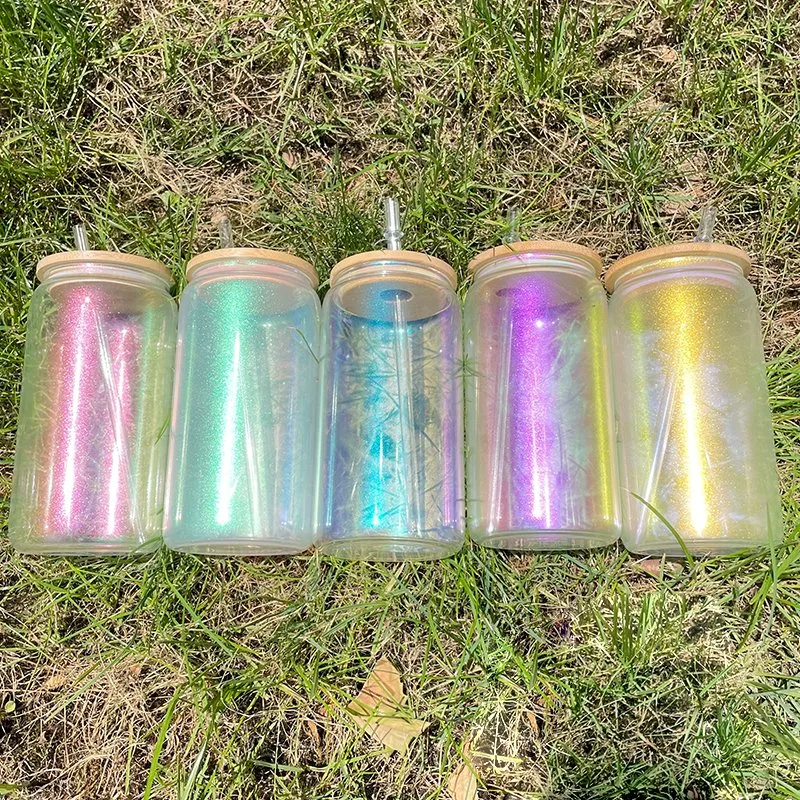 Entrega rápida lata de vidrio Iridescent 16oz 20oz cerveza en forma de lata Armarios de vidareciclables con paja de plástico transparente para impresión de prensa térmica