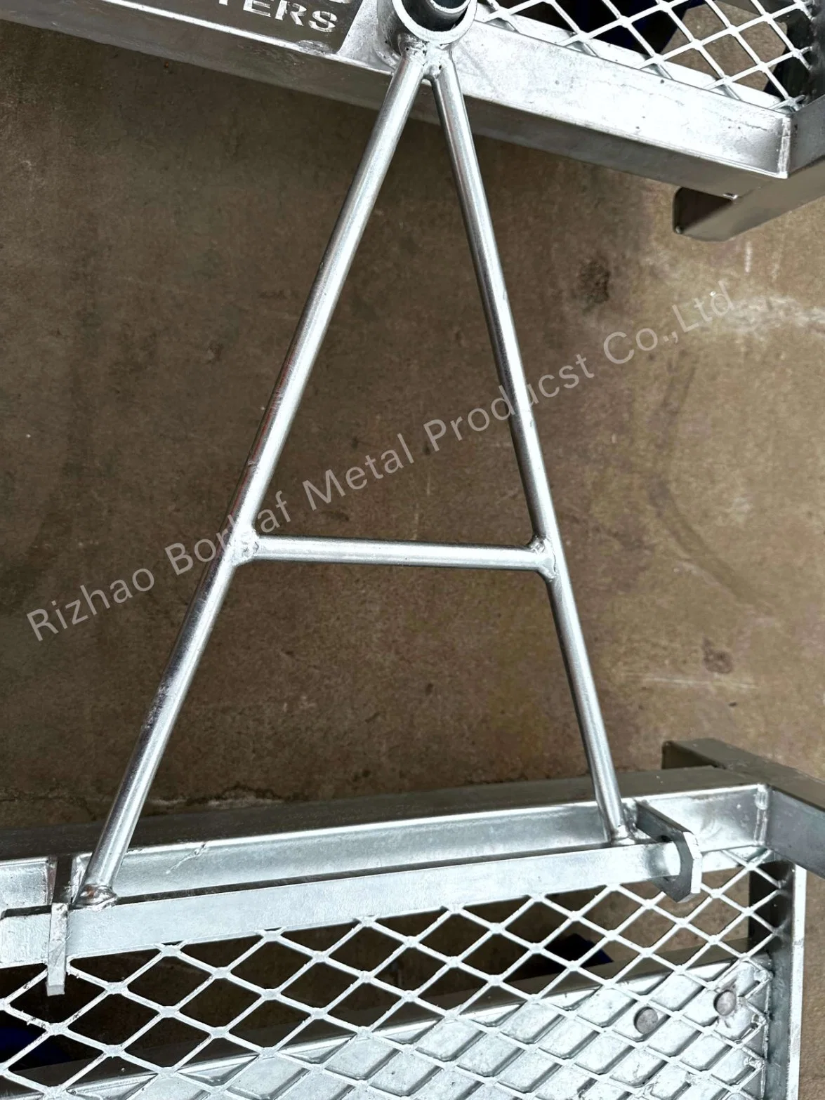 Bending Process Steel Nursery Cart for Garden Centers