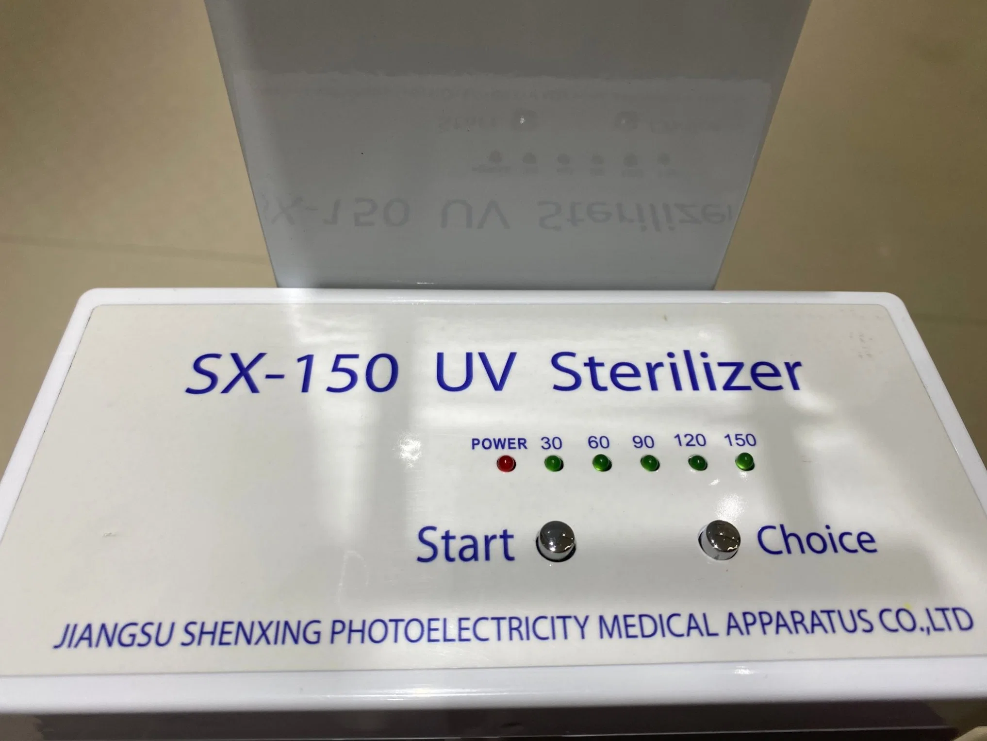 جهاز تعقيم بنفسجي عالي الجودة مع جهاز تعقيم بنفسجي وعجلات عالمية UV 2020 Industrial