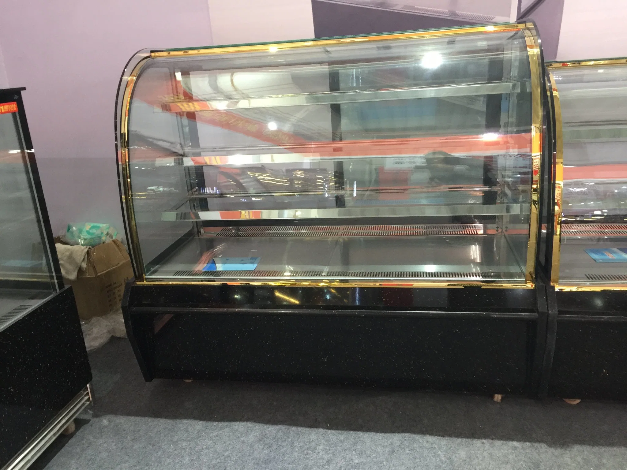 2 Layers Curved Glass Refrigerated Bakery Case