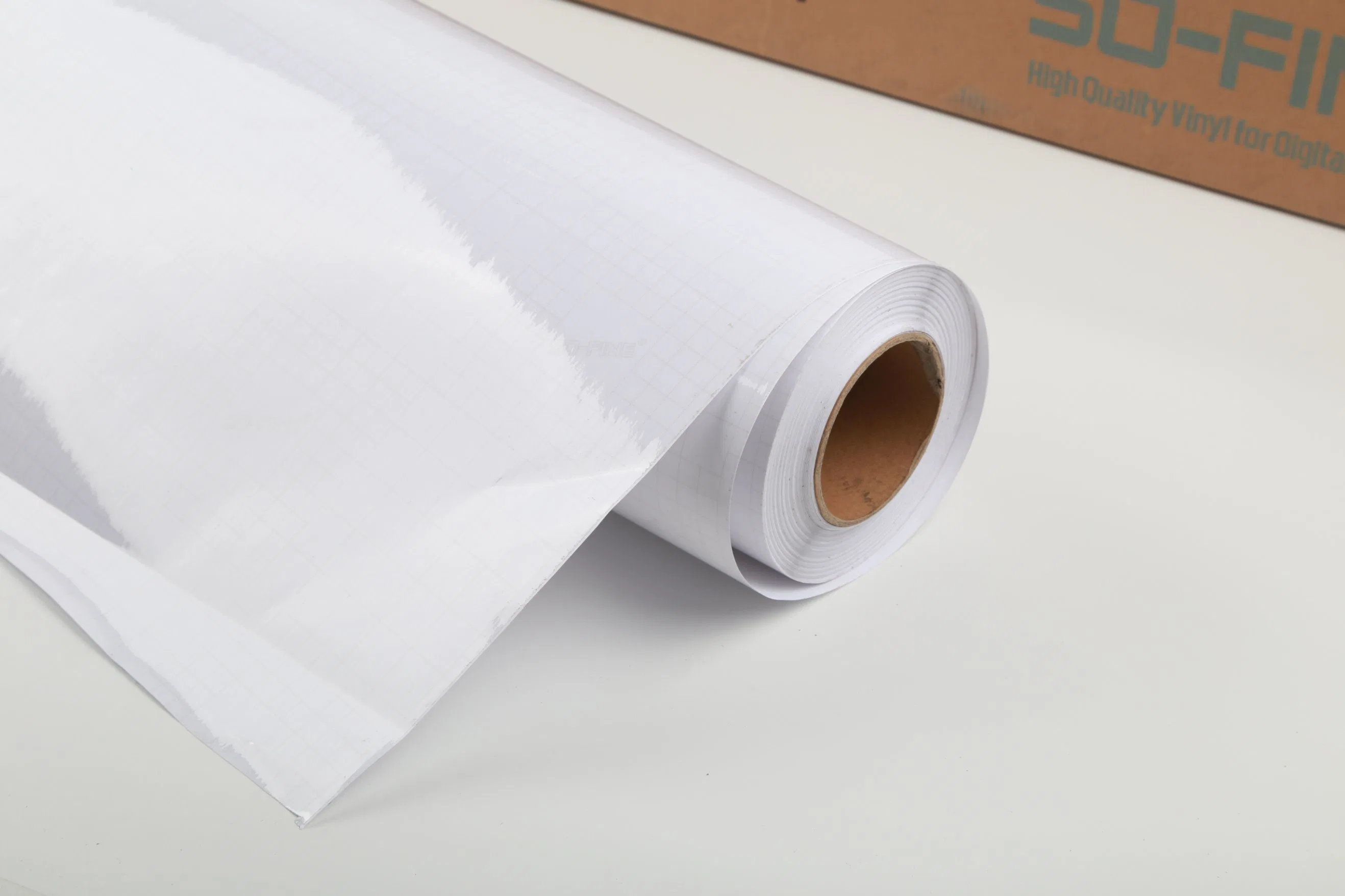 Fabricante de 50 micras de camisa amarilla de PVC autoadhesivo brillante película de laminación en frío