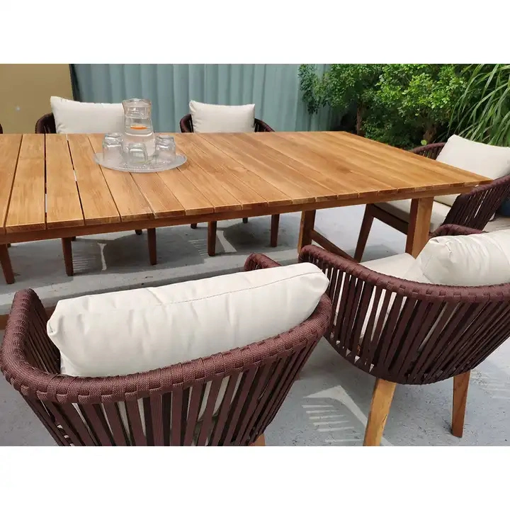 2023 Beliebte Moderne Outdoor-Esstisch und Stühle Brown Kunststoff Rattan Gartenmöbel