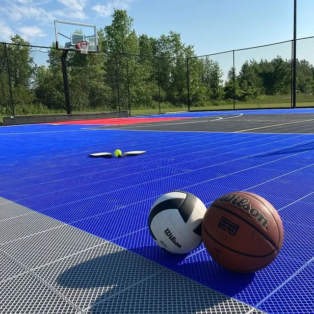 Bricolage votre cour de basket-ball plancher plastique homologué ce ISO Carreaux de tapis amovibles de basket-ball de couleur et taille personnalisées