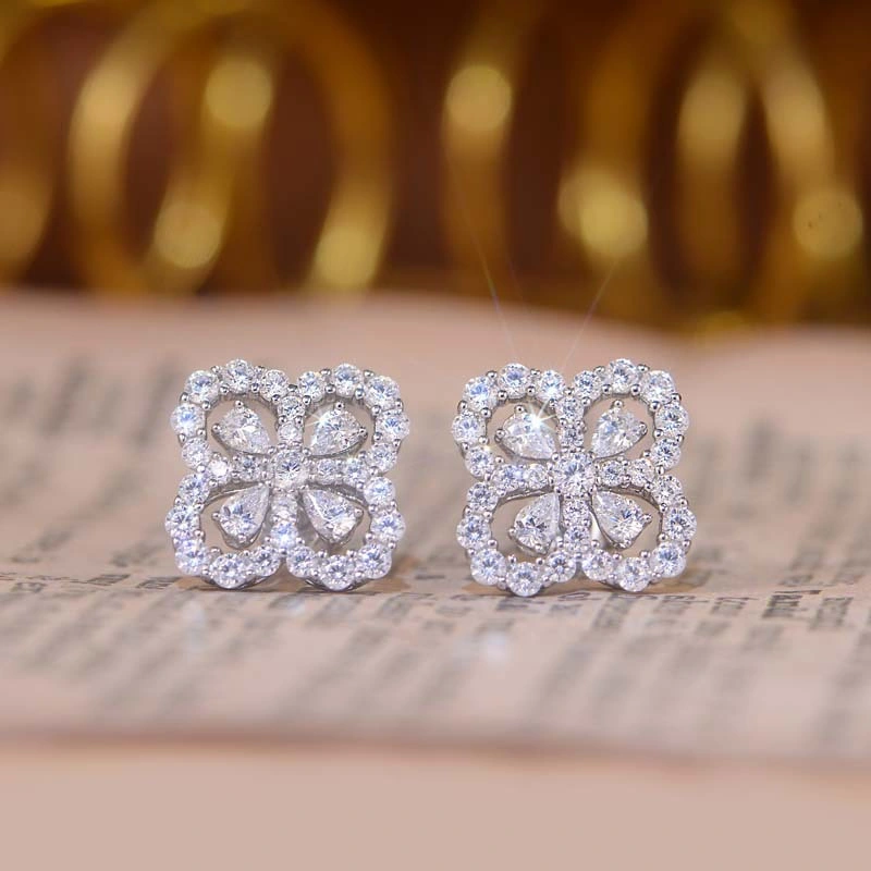 La moda de trébol Four-Leaf aretes con diamantes de carbono de 5A Forma de descenso de pendientes de sonido envolvente para regalo