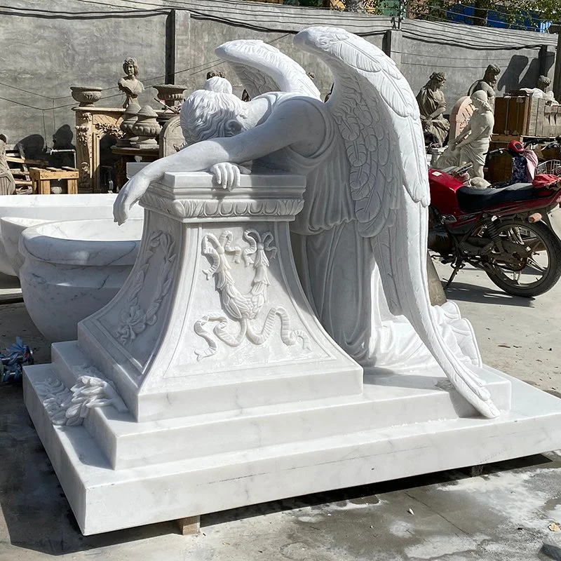 Décoration extérieure sculptée à la main en pierre naturelle blanche de marbre, statues grandeur nature d'anges pleureurs religieux.