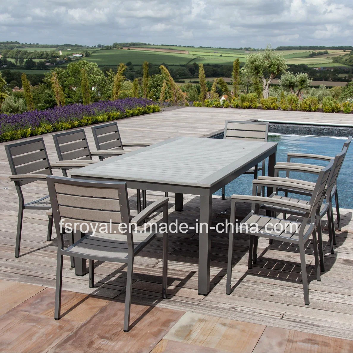 Ensemble de mobilier d'extérieur moderne pour la maison, l'hôtel, le restaurant, le patio et le jardin. Ensemble de table à manger en aluminium, rotin, plastique, bois synthétique et bois. Chaise d'extérieur.