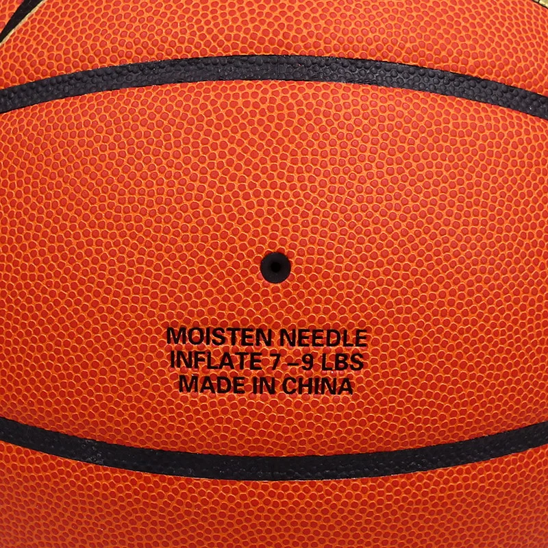 En el interior del canal de cantos rodados Basketballs oficial del juego