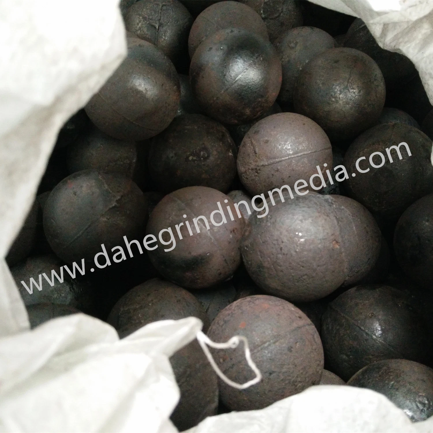 Dia. 17mm-130mm High Chrome Casting Grinding Media Steel Ball for Ball Mill in Metal Mines and Cement Plants