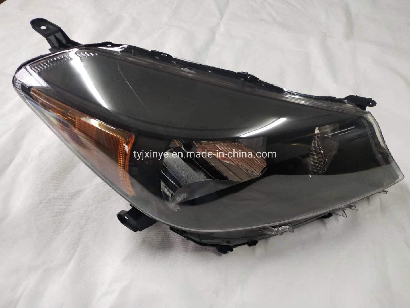 Wholesale/Supplier Factory Price Best Service Headlamps Front Headlights for Yaris Vitz " 14 2D Auto Body Kits