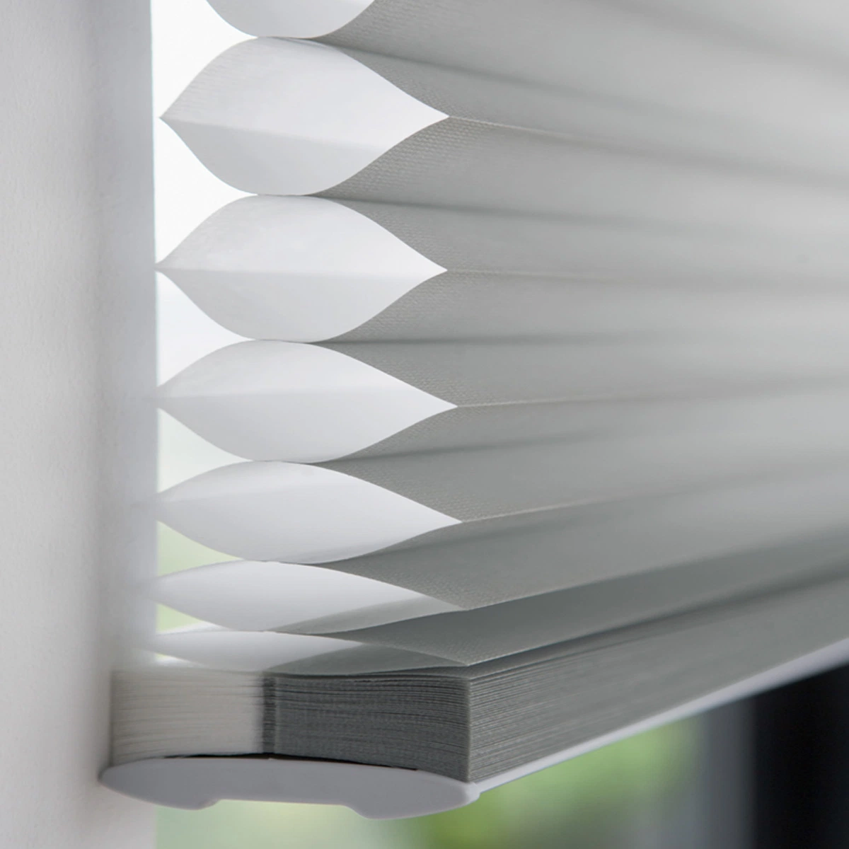 Noise-Reducing Honeycomb Blinds for a Calm and Peaceful Environment