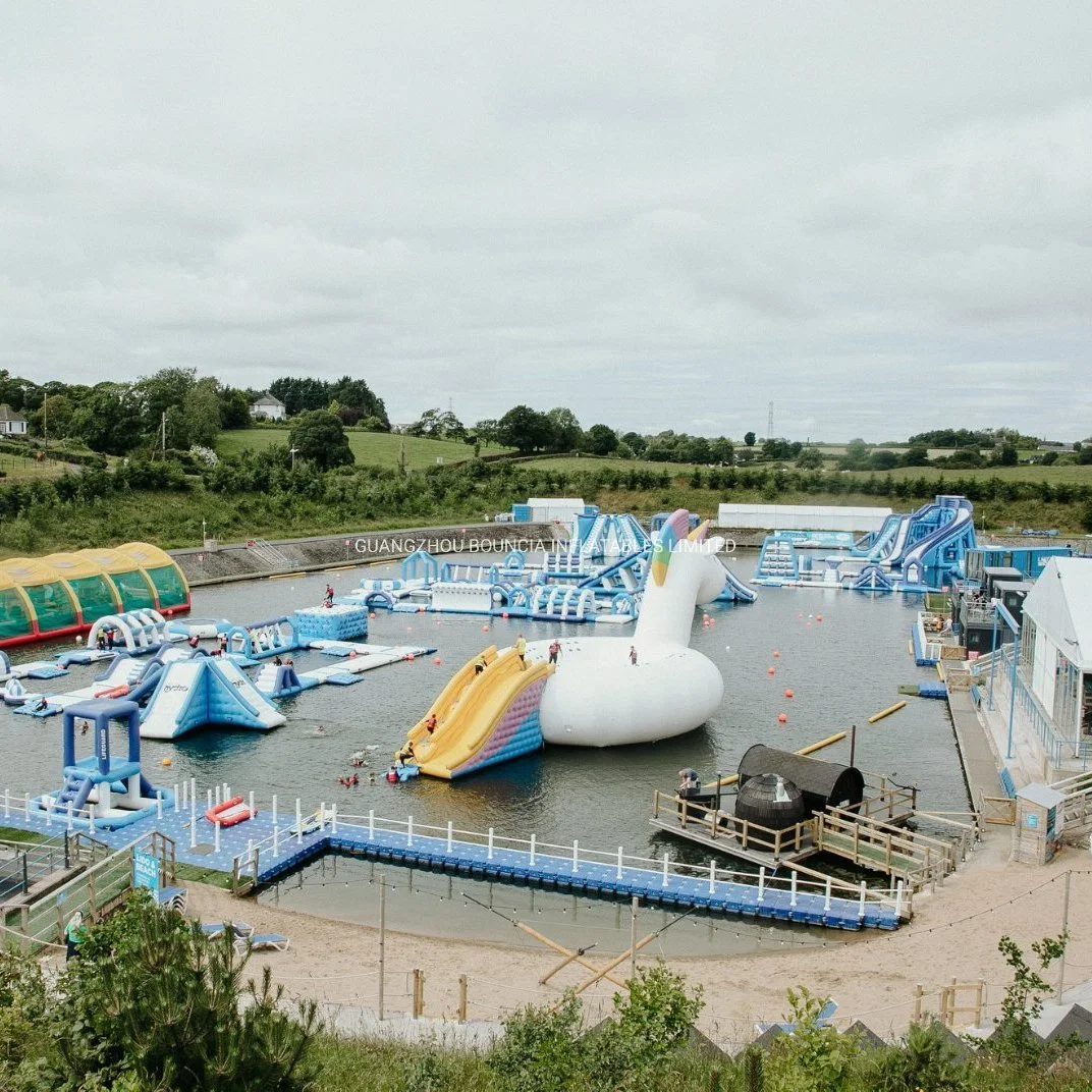 Parque acuático Inflatable Comercial con tobogán acuático capacidad para 350 personas