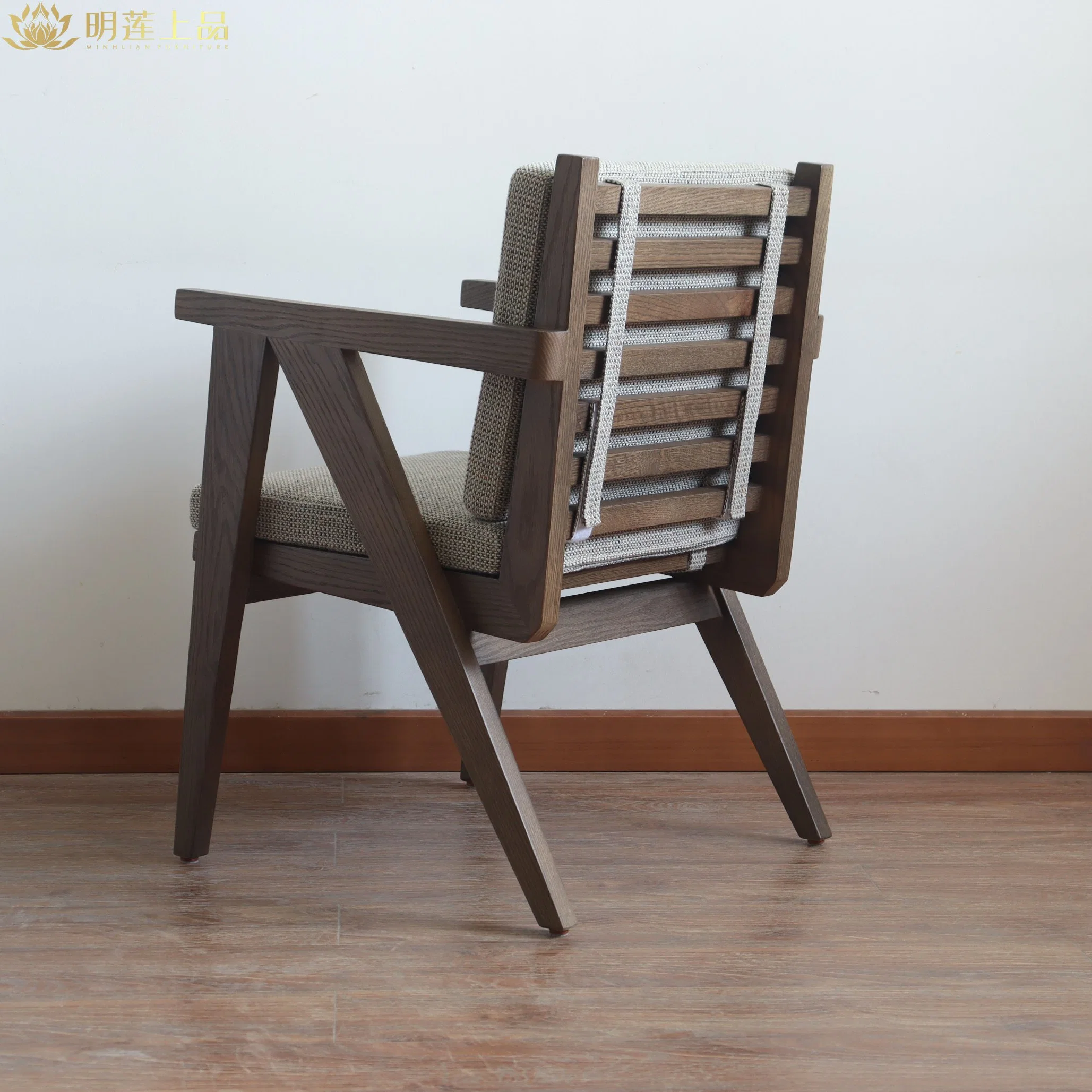 Fabric Upholstered Solid Wood Chair Hotel Furniture Living Room Furniture Restaurant Furniture Leisure Chair Dining Chair Armchair Wooden Chairs