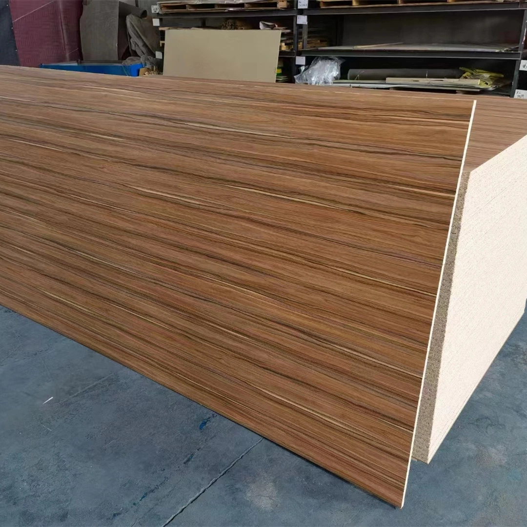 لوحة MDF بطول 4*8 قدم من الميلامين تواجه لوحة MDF Veneer MDF لمدة الأثاث