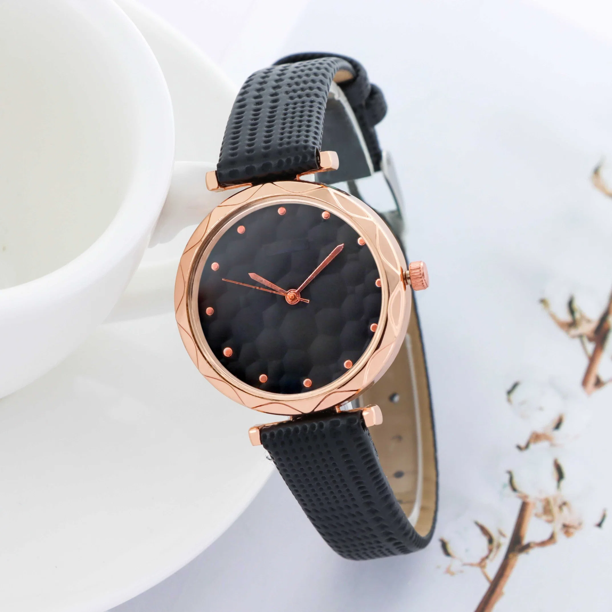 Fashion Quartz Lady Gift Watch for Women Promotion Watch Factory Wholesale/Supplier