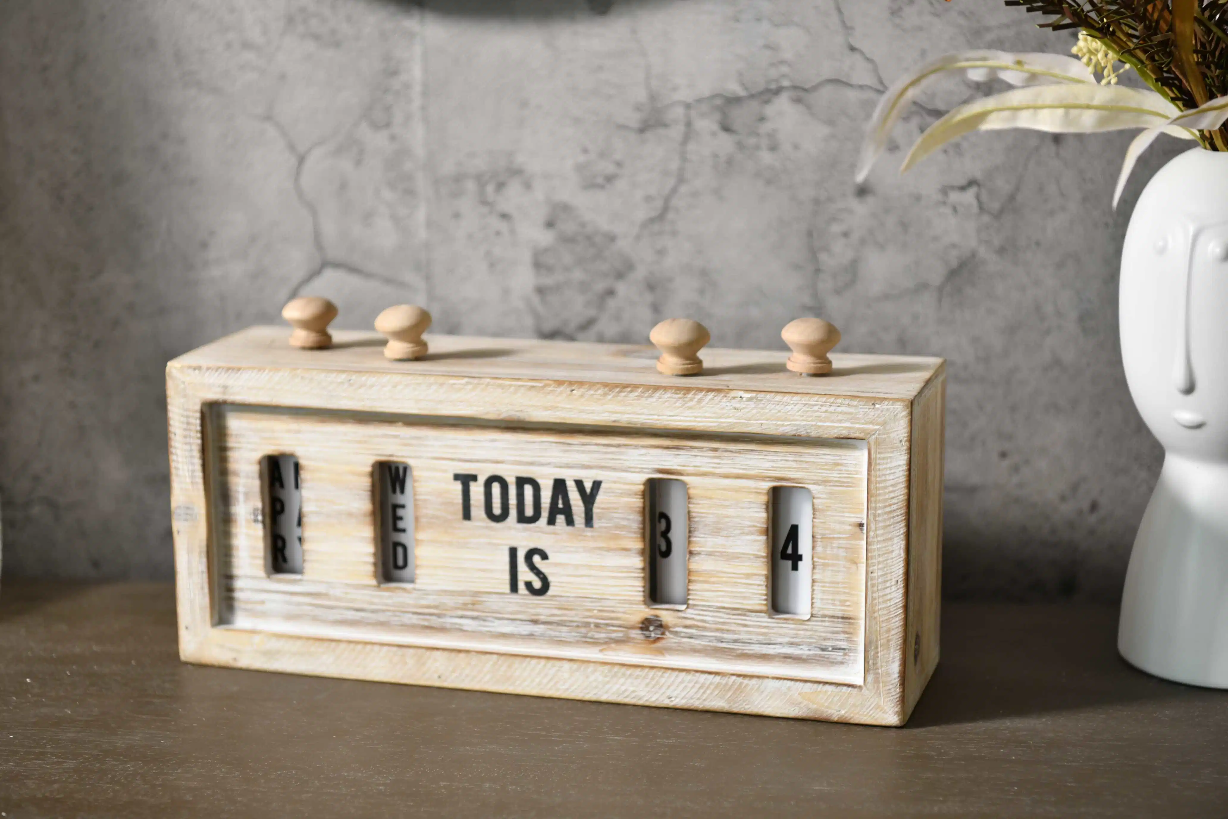 Dark Brown Retro Style Creative Wooden Table Calendar