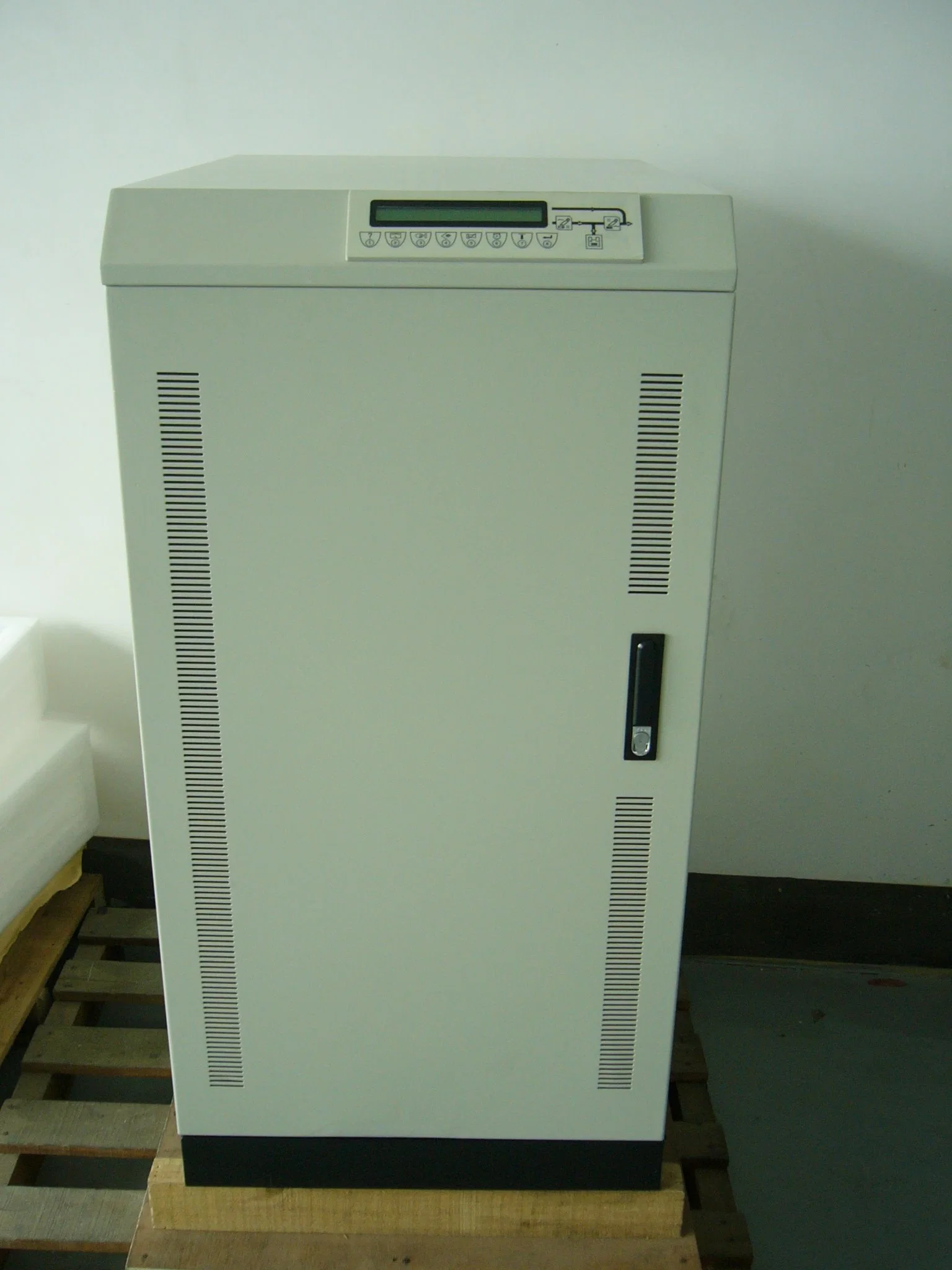 Ta12kVA Low Frequency Online LED LCD UPS with External Battery