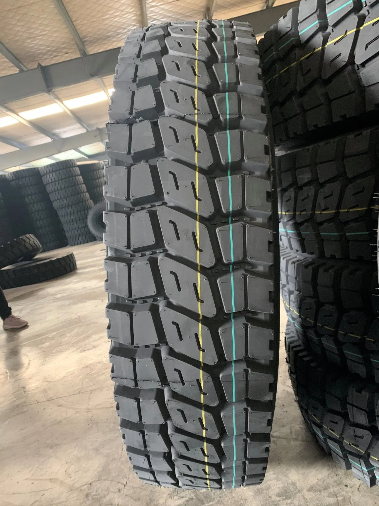 China Tire Radial Truck Tire Factory 7.00r16 7.50r16 8.25r16 8.25r20 9.00r20 10.00r20 11.00r20 12.00r20 Chinesische Heavy Duty Truck Bus Reifen