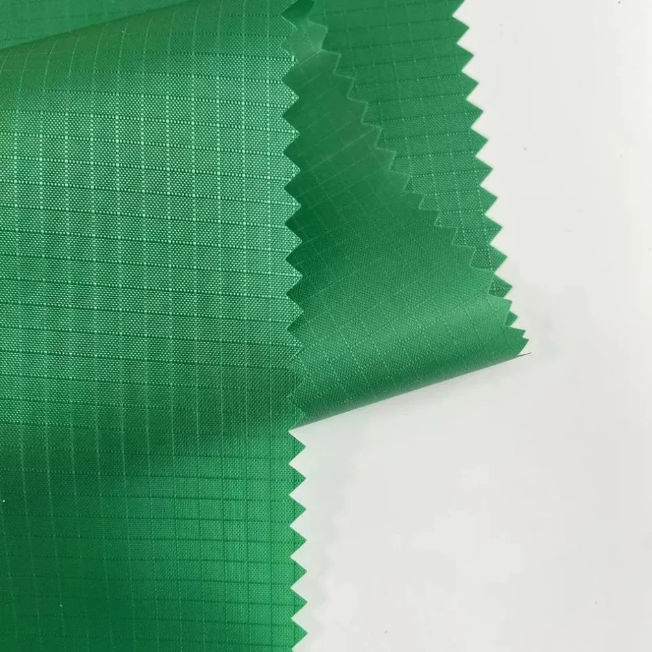 100% Polyester Tissu en taffetas ripstop enduit PU imperméable 210t 3mm pour tente de camping Tissu en taffetas en polyester