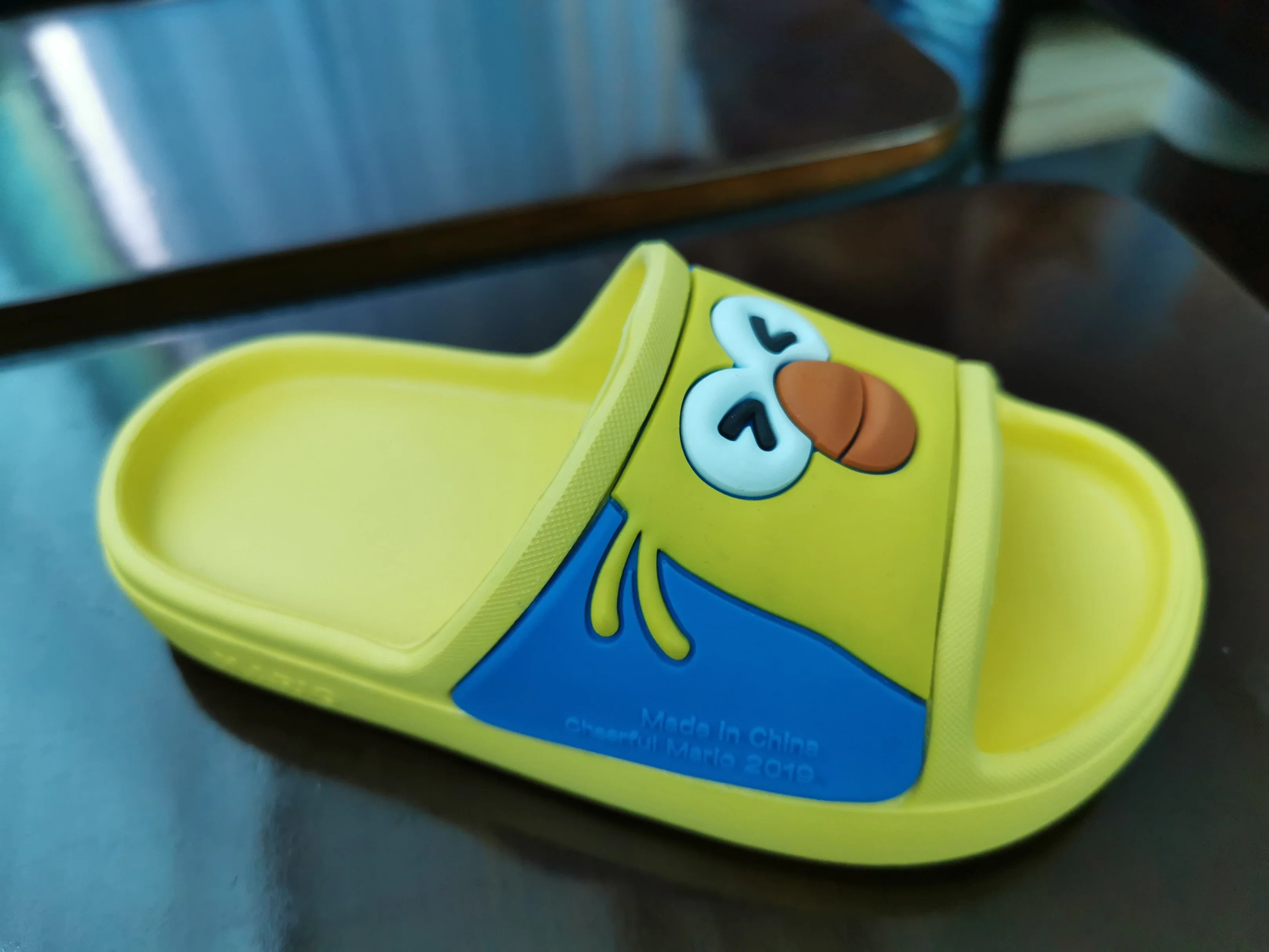 OEM PU Upper Slide Slipper for Kids Boys and Girls