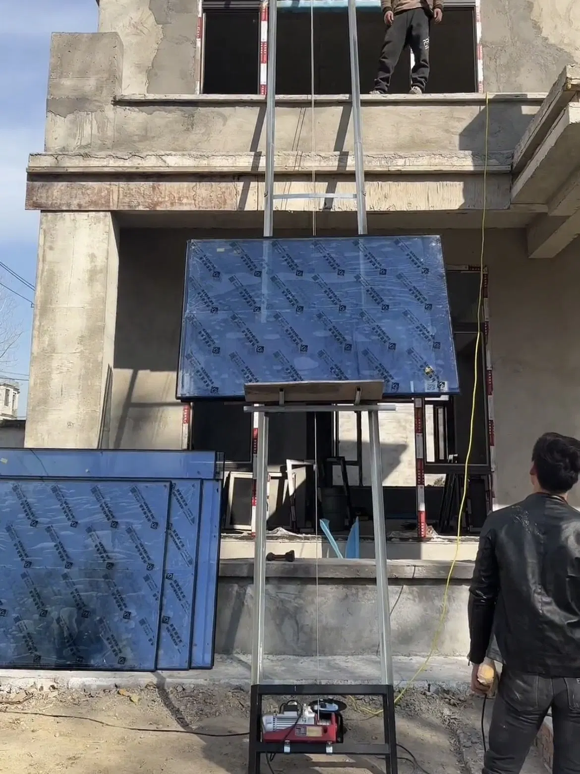 Brand New Solar Panels Ladder Elevator 12 Meters 39FT Lifting Machine for Residential Solar System Construction