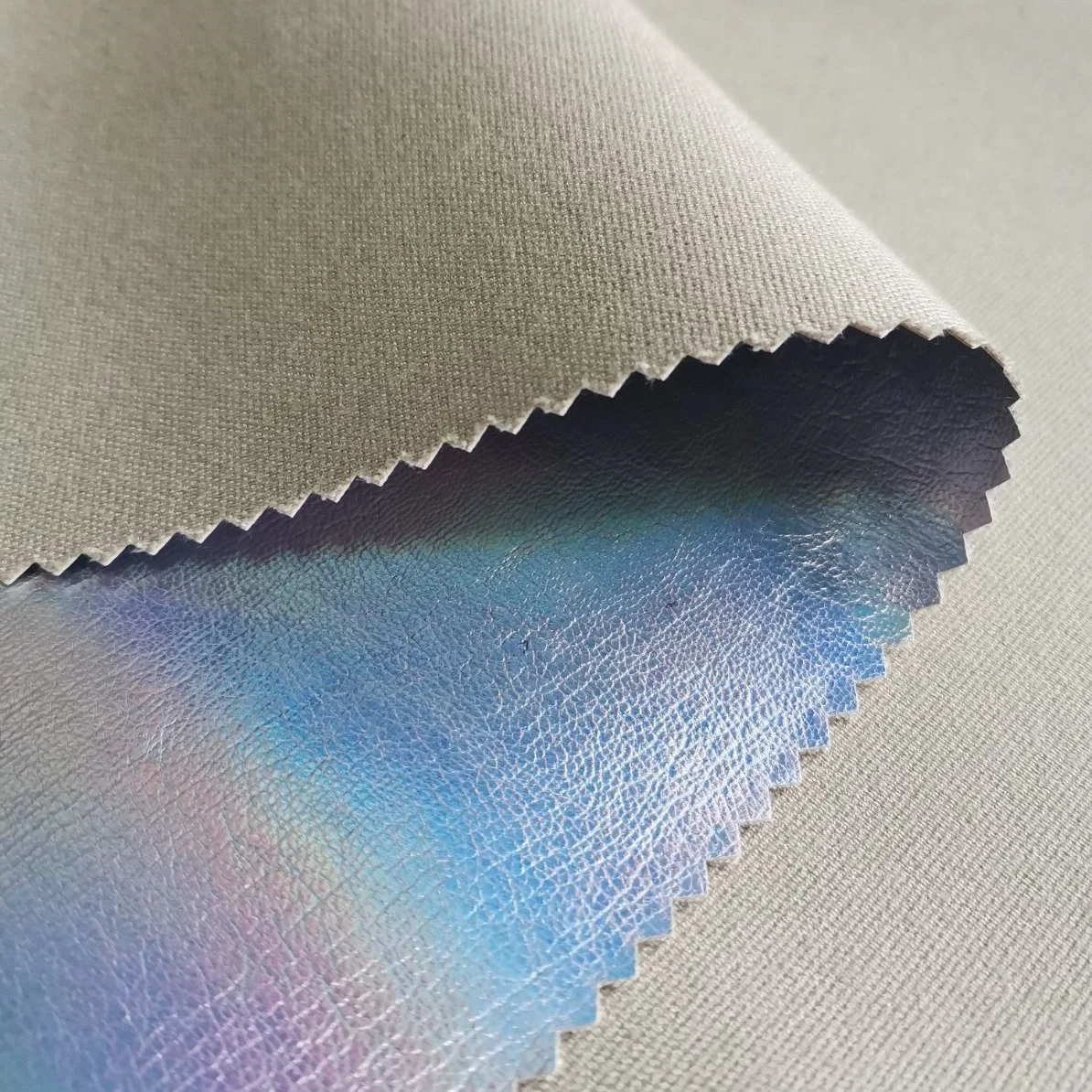 Foiled Synthetic PU Leather with Colorful Look for Garment