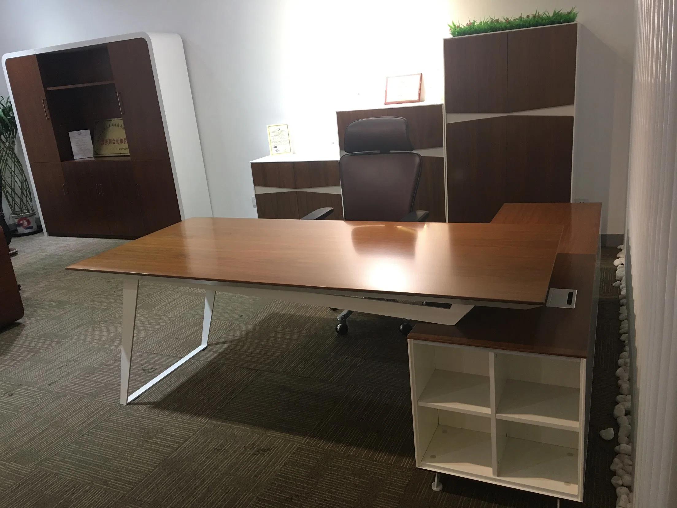 مكتب MFC Office Executive Desk ذو التصميم العصري المتميز (PZ-002)