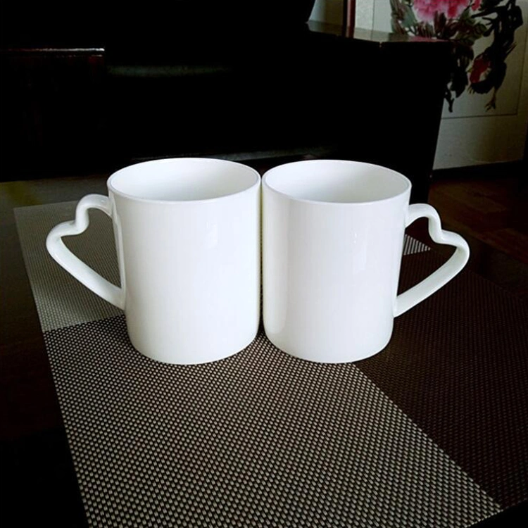 Grandes tasses blanches en porcelaine avec poignée en forme de coeur de qualité supérieure Pour l'impression par sublimation