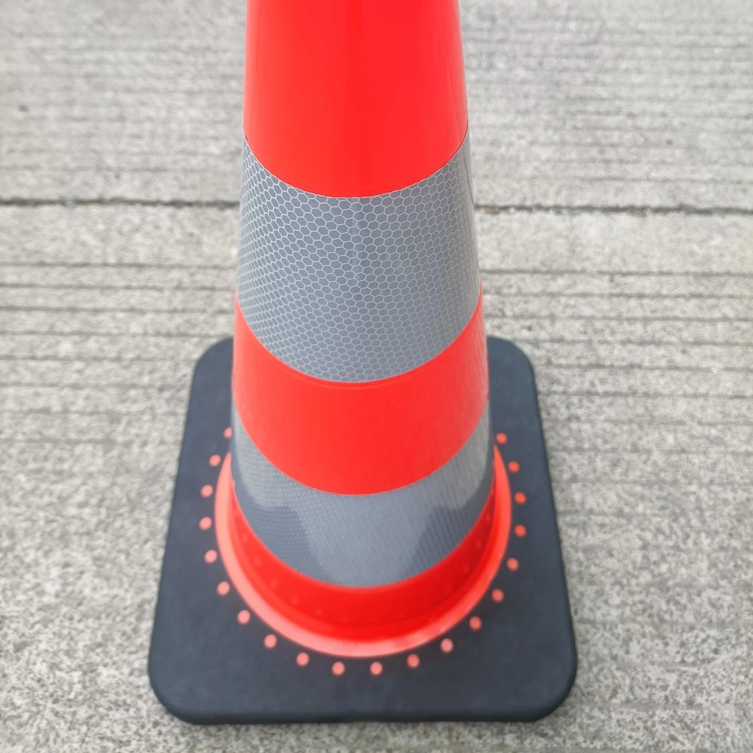 Intensivo de 50 cm de alto tráfico de control de carretera cono de seguridad con base negra