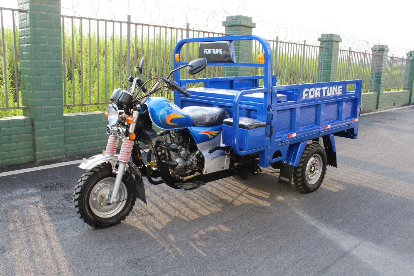 Deux sièges de passagers de la qualité trois roues de transport de fret lourd de moto