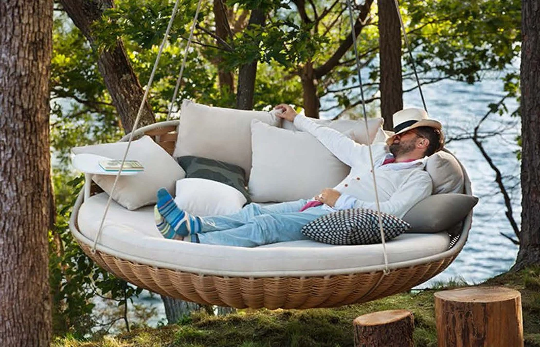 Round Rattan Swing Bed Garden Furniture Hanging Bed Patio Swing Chair