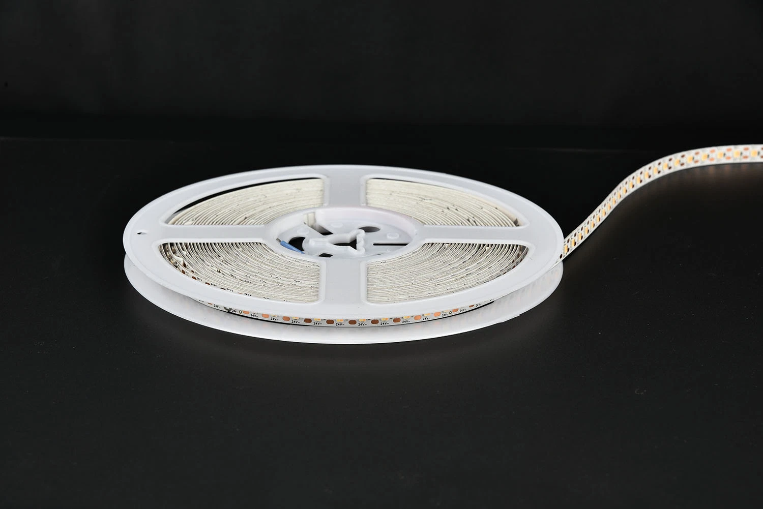 Factory Wholesale/Supplier Bendable Cutting 24V CRI>90 IP20/IP44/IP65/IP68 Dimmable Decorative LED Light Strip