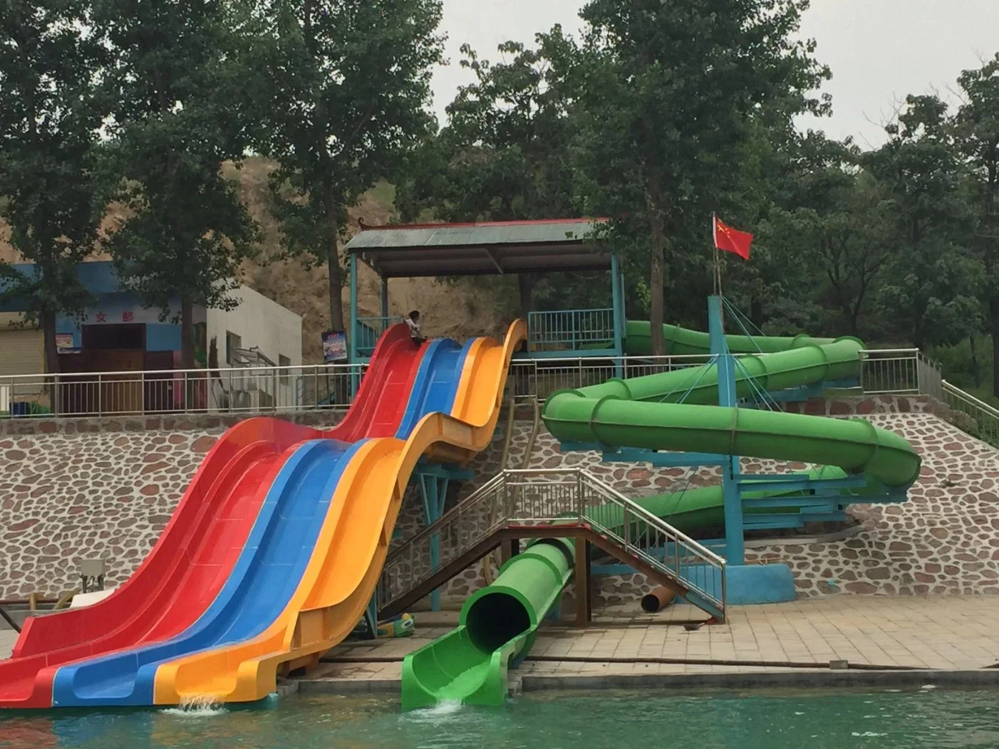 Large Outdoor Fiberglass Water Park Slide, Exciting Water Park Equipment Tubes Manufacturer