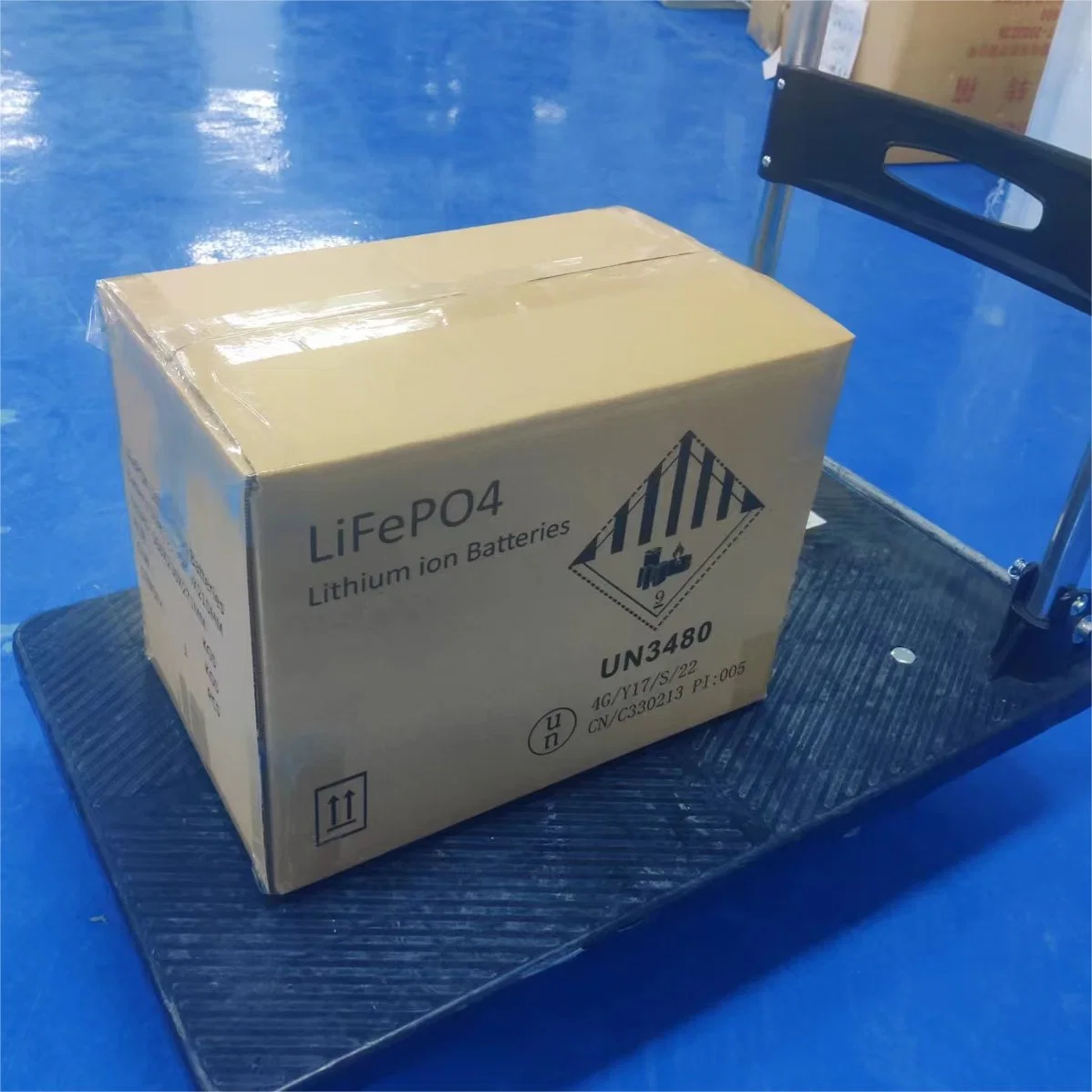 Перезаряжаемая литиевая батарея LiFePO4 12V200ah для солнечной батареи для хранения Упаковка с CE/TUV