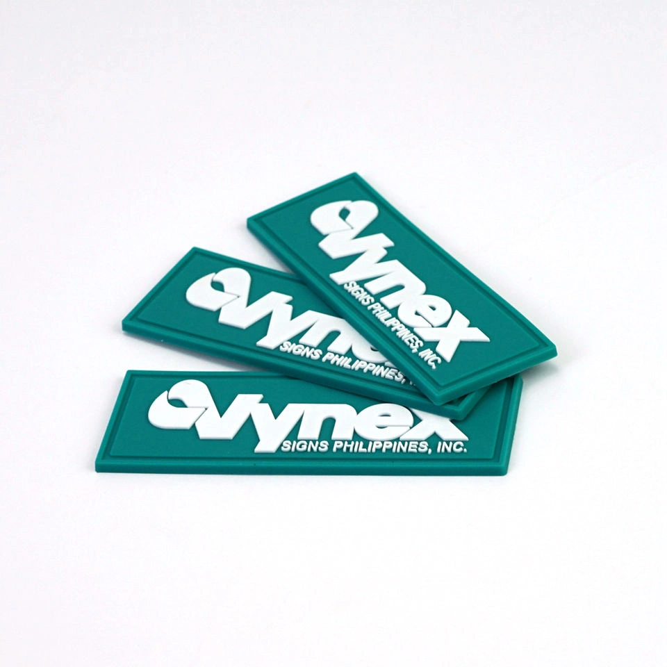 PVC Soft Rubber Labels Proveedor Custom Embossed Logo 3D Sew Sobre parches de goma Bada de silicona para prendas