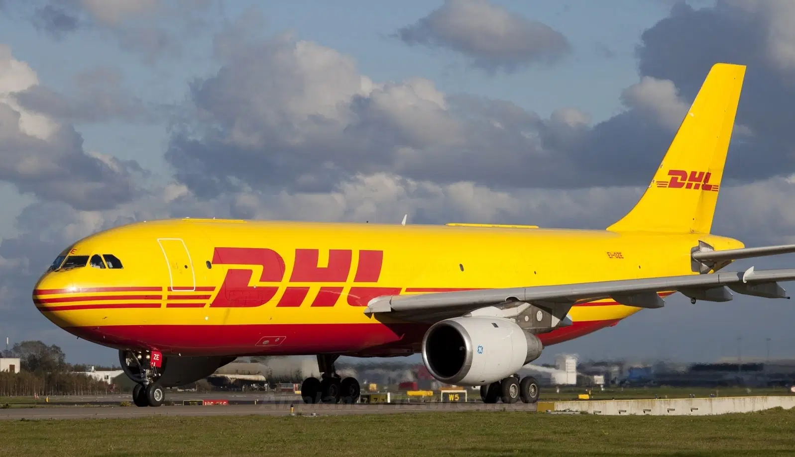 DHL International Express Puerta a Puerta de embarque desde Hangzhou/ Chongqing/ Haikou en China a Nueva Delhi, Mumbai, Kolkata, Chennai, Bangalore en India
