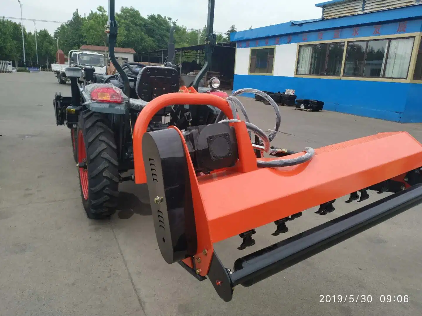 Chargeur frontal avec godet 4 en 1 adapté au tracteur, tracteur agricole, tracteur agricole, mini-tracteur