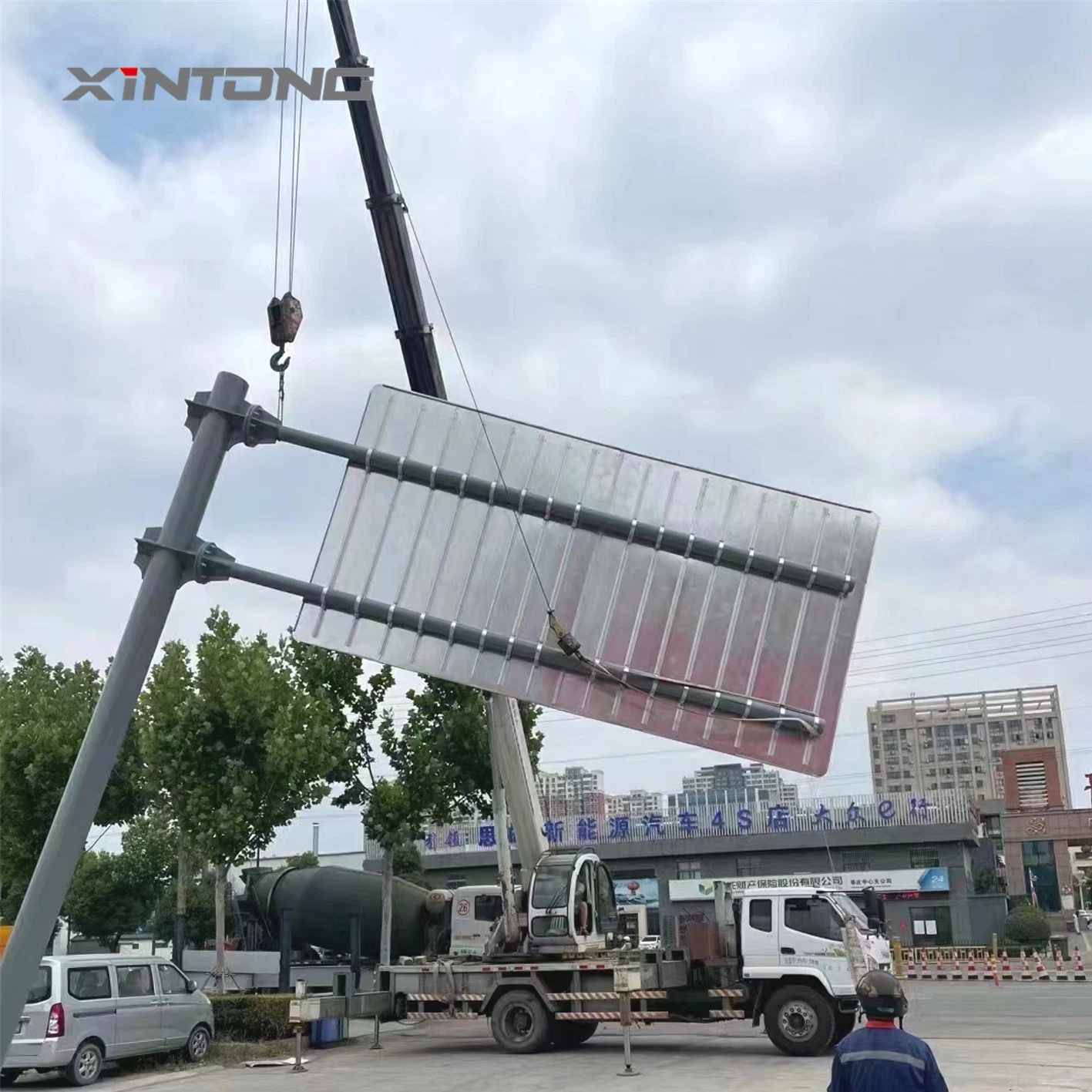 Solar Traffic Road Sign Board Customized Size Flashing Traffic Signs Active Luminous Traffic Sign