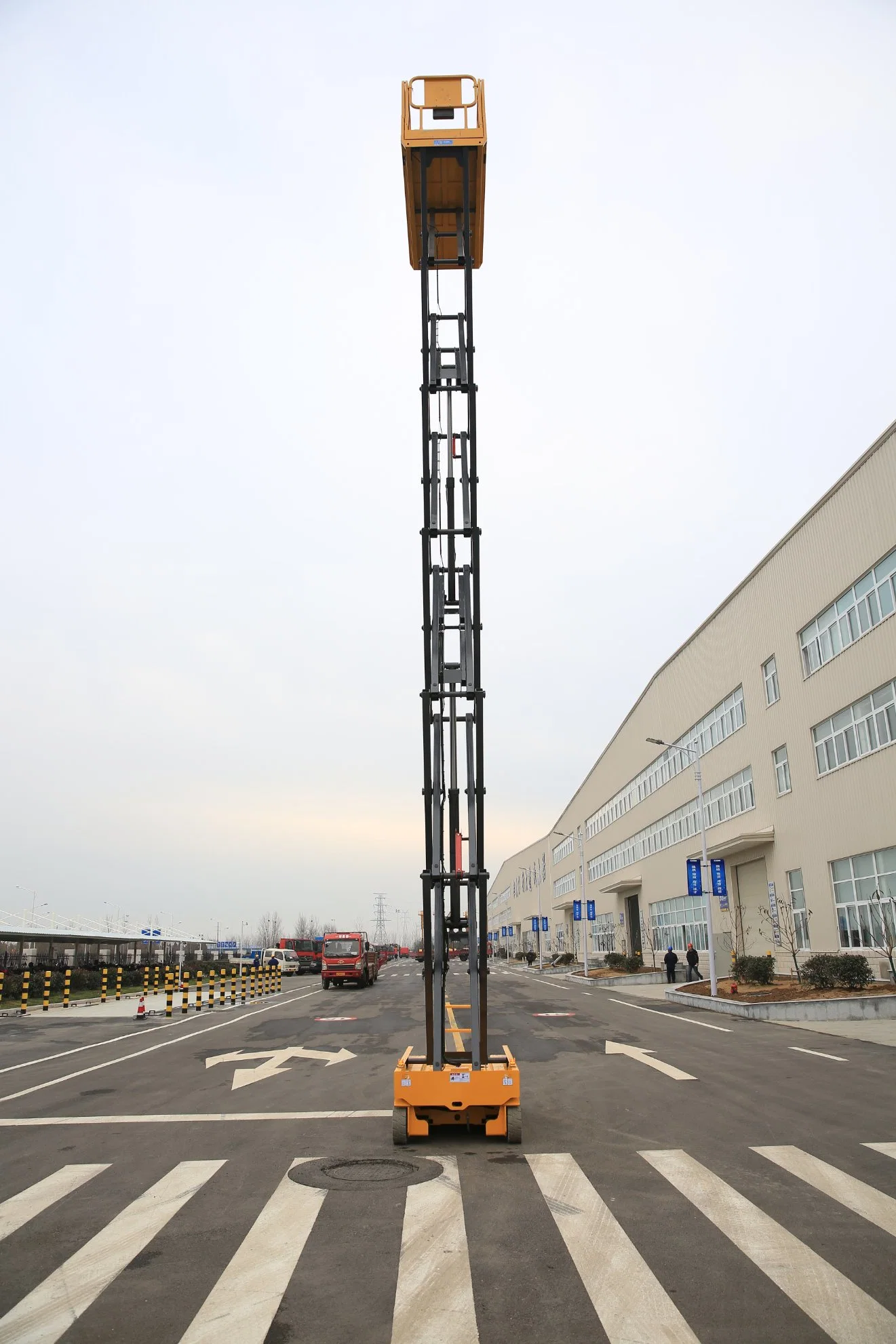 Xg1412HD 14m Battery Powered Scissor Lift Aerial Work Platform Best Price for Sale