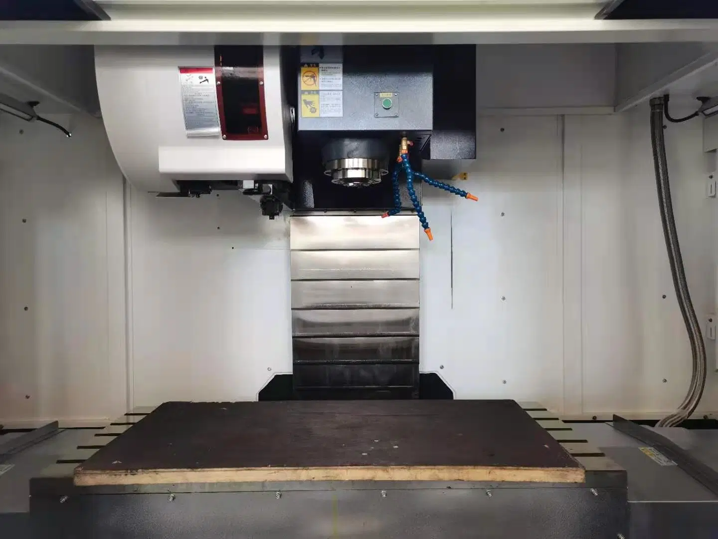 Vmc1060 China Metalurgia fresadora CNC Centro de mecanizado vertical