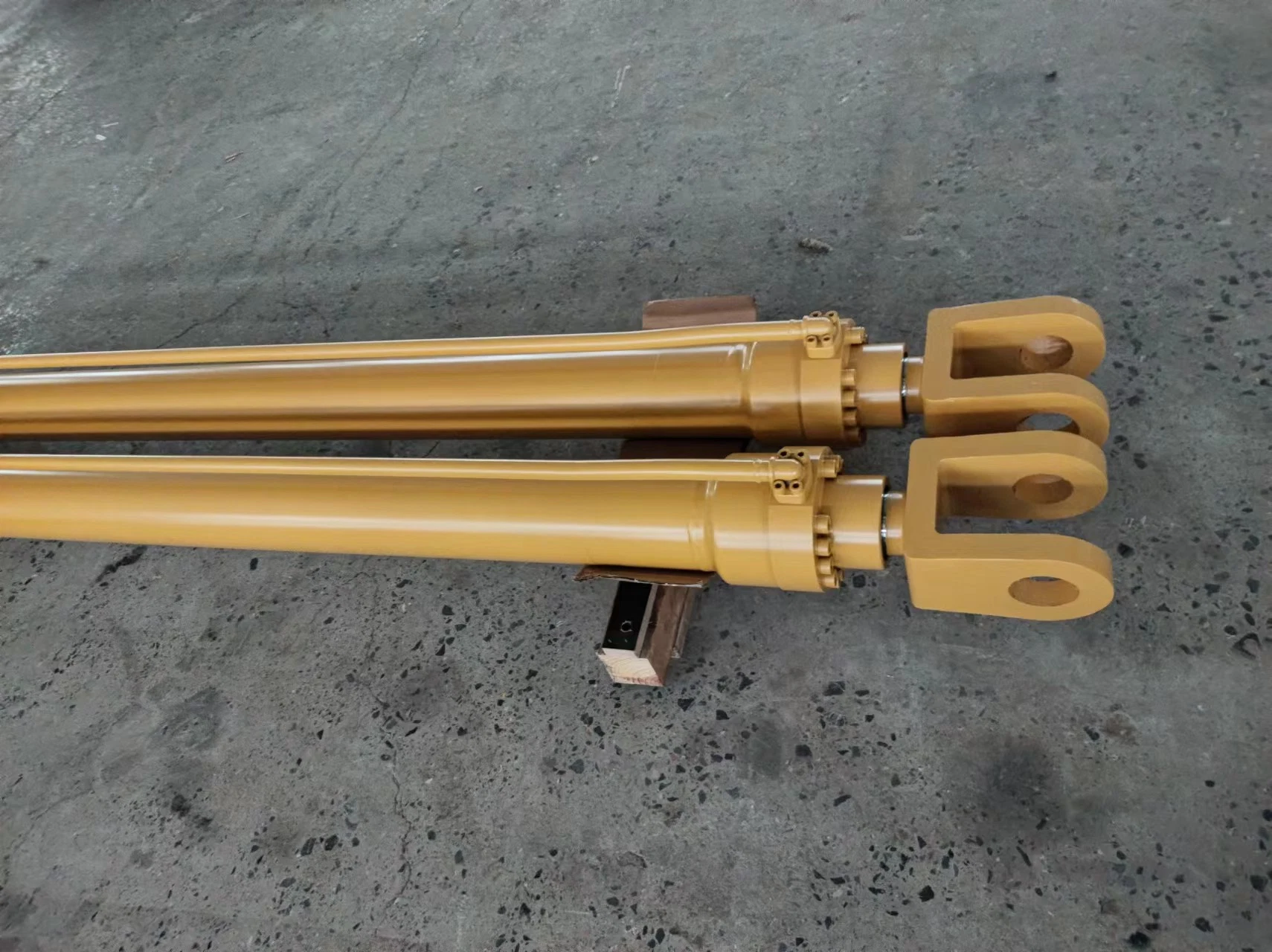 China Supplier Tailor-Made Side Lifting Hydraulic Cylinder for Articulated Truck